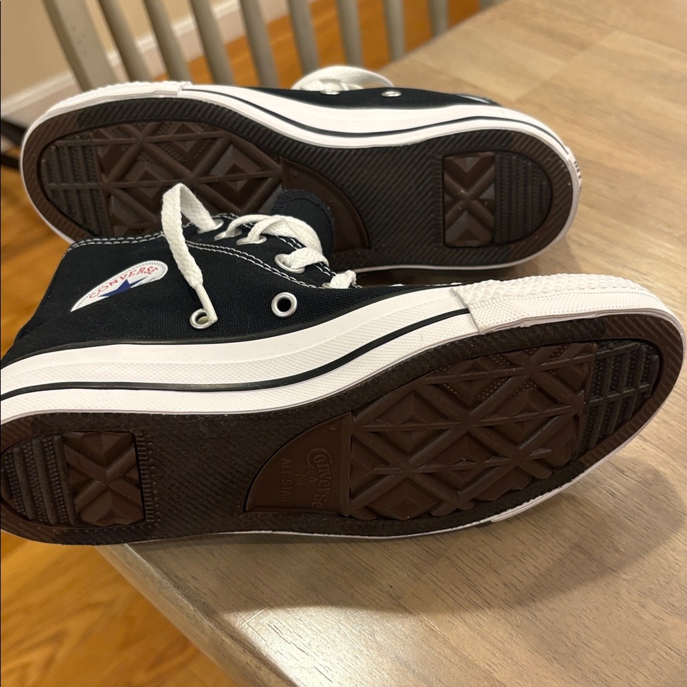 NWOT Converse Black and White High-Tops with Smiley Design women’s 5 - Picture 4 of 4